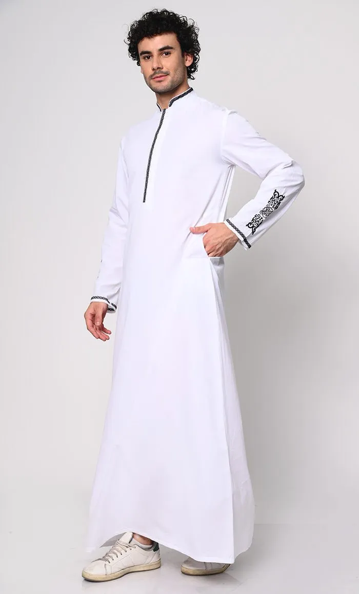 Arabic Elegance: Men's Embroidered White Thobe With Pockets