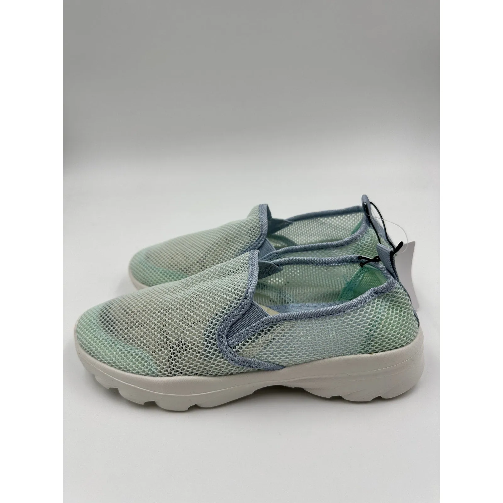 Big Kids/Youth Size 5, Sea Foam Water Shoes w/ Thick Foam Sole