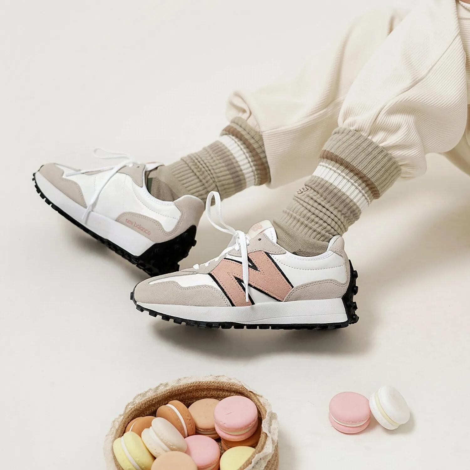 New Balance 327 sneakers, white/pink