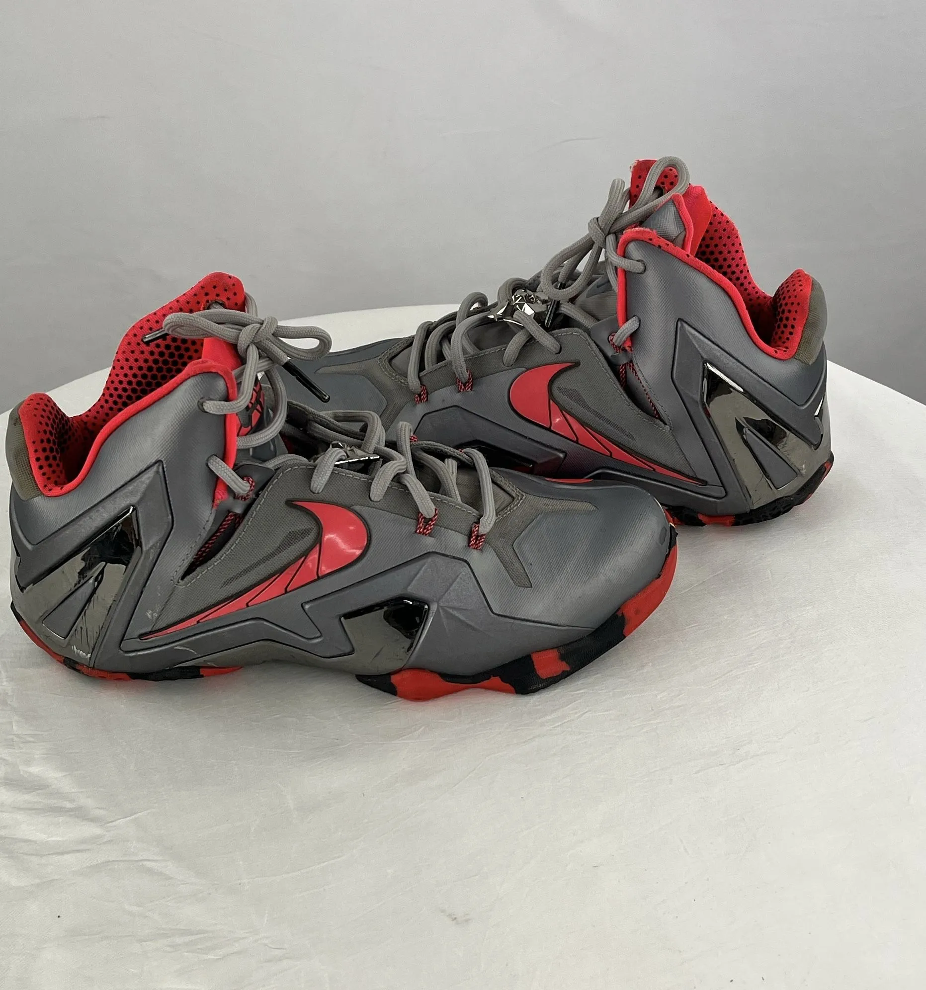 Nike Men's Lebron 11 Elite Team Size 7.5 Wolf Grey Laser Crimson Shoes