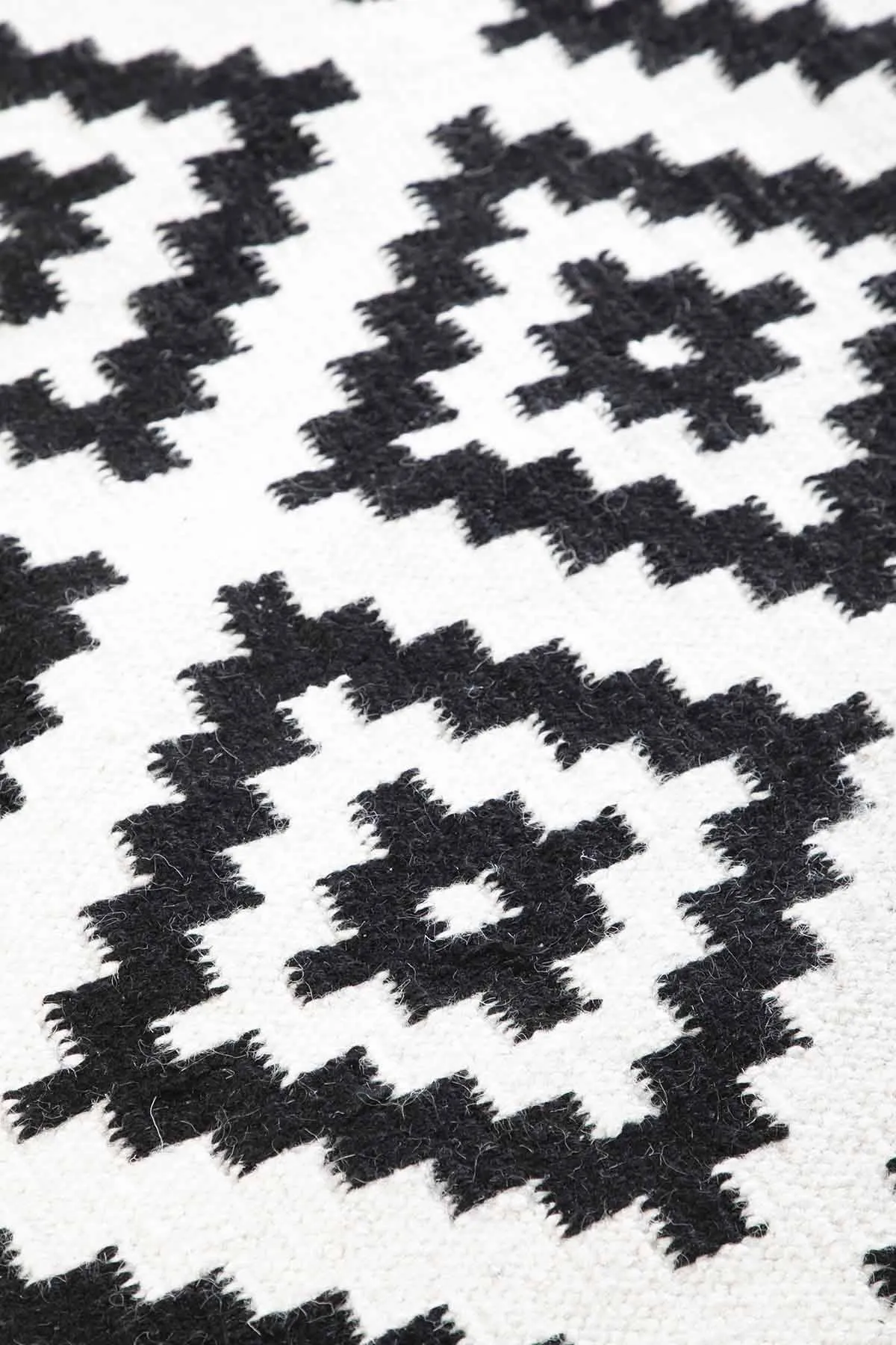 Pixel Cross Woven Rug (Black And White)