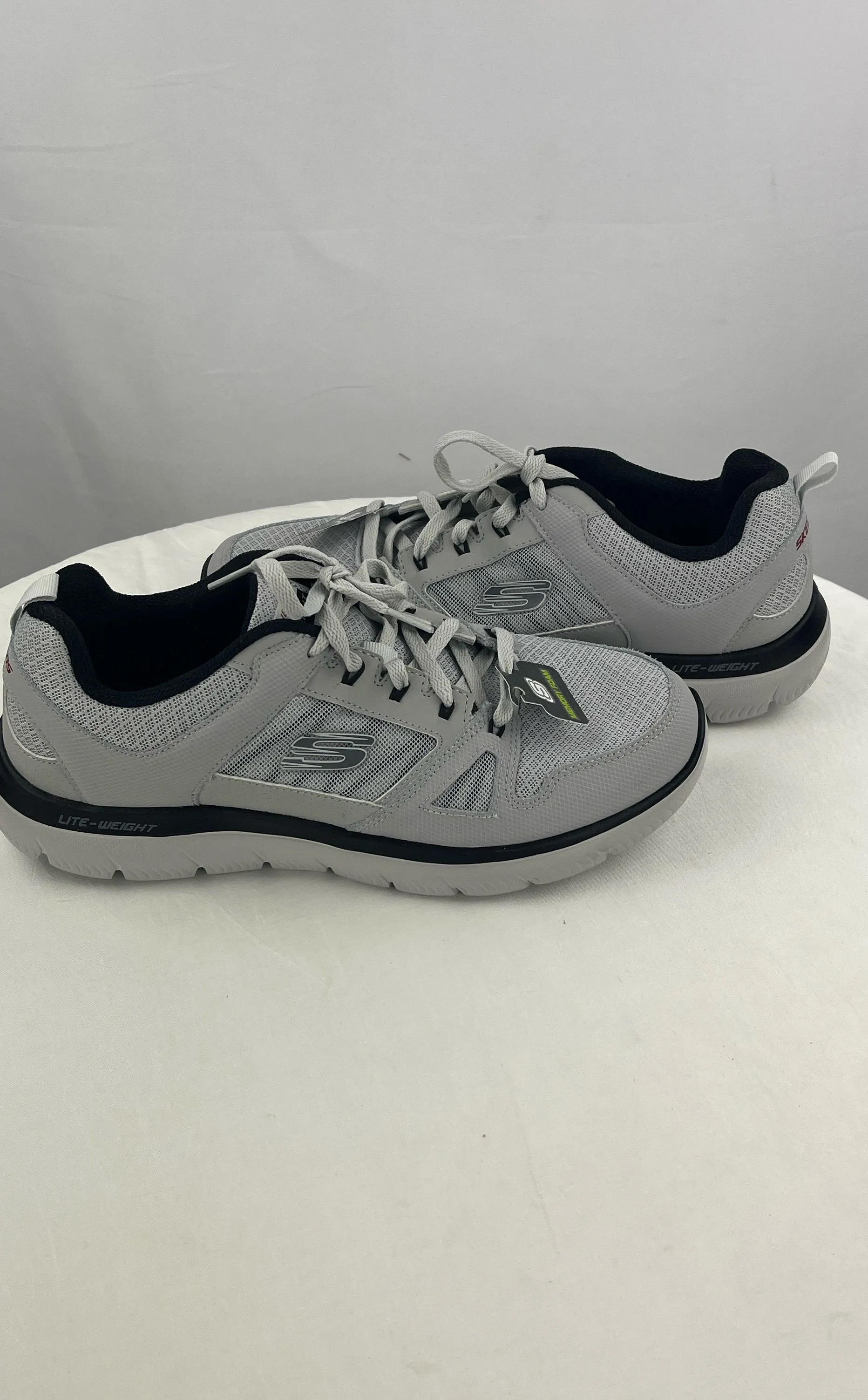 Skechers Men's Gray Lite-Weight Sneakers Memory Foam Soles Size 9.5 NWT