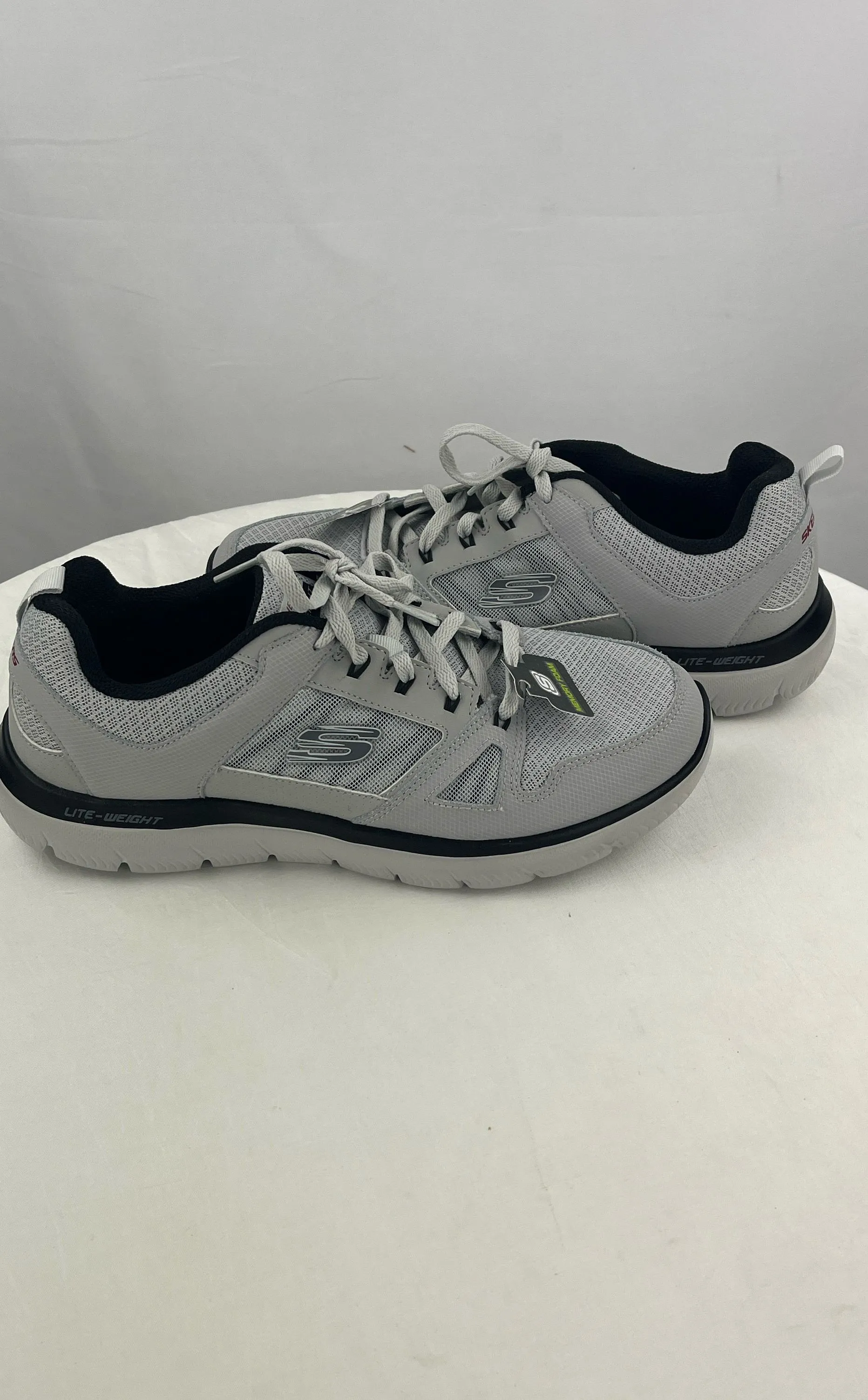 Skechers Men's Gray Lite-Weight Sneakers Memory Foam Soles Size 9.5 NWT